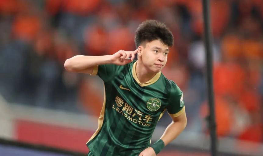 育场, 月的一场比, 了一个问题